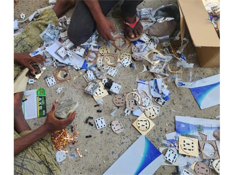 إتلاف كمية من التوصيلات الكهربائية الغير مطابقة للمواصفات القياسية المعتمدة 